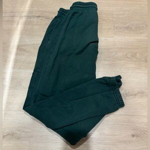 Aritzia TNA cozy fleece boyfriend sweatpants, dark green, size Medium